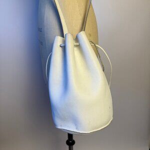 WHITE LEATHER BAGGU BUCKET BAG